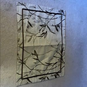 REDUCED $10 to $6 -2 Queen Size Pillow Shams NWOTS